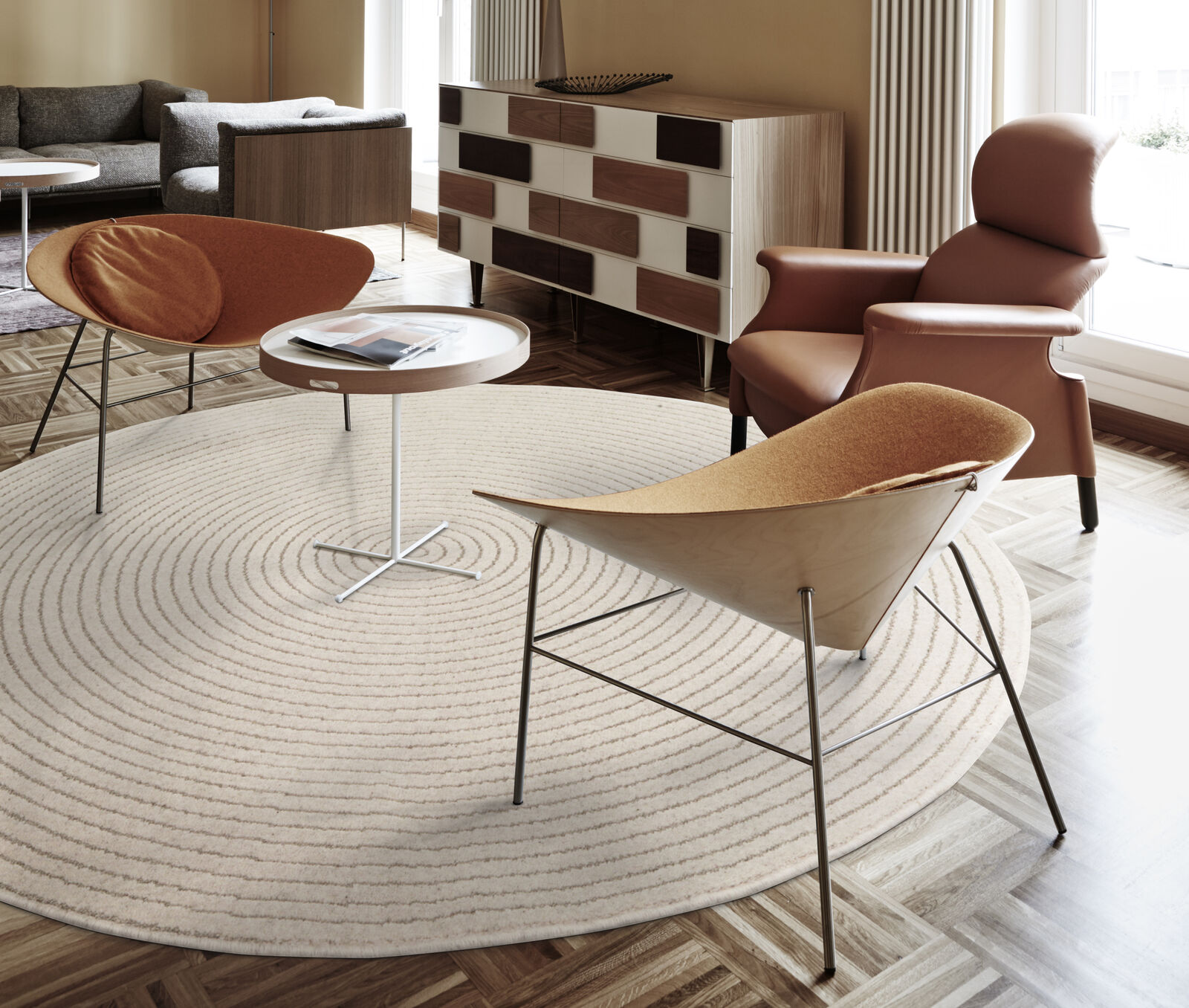 Beżowy okrągły dywan Agnella Ruti w nowoczesnym salonie